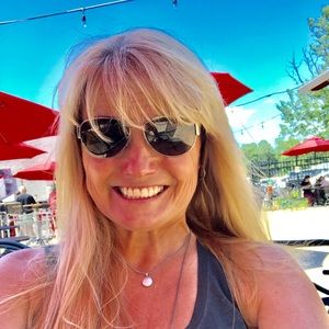 Meet your Posher, Gloria